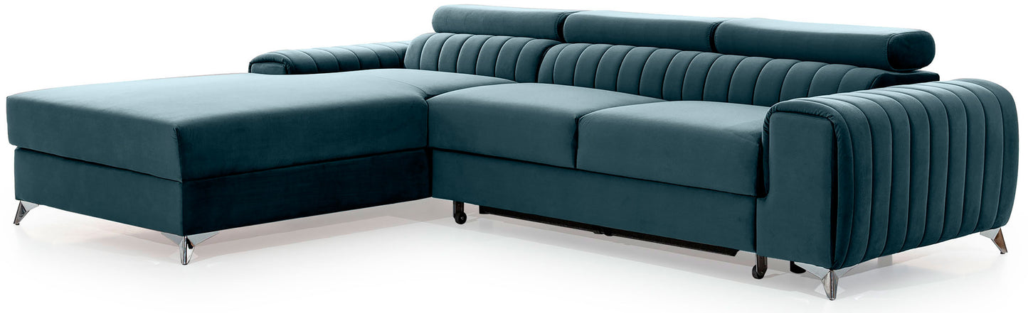 Narożnik Grayson Velvetmat 100 jasnoniebieski, układ lewy – widok z boku, ozdobne przeszycia i chromowane nóżki.