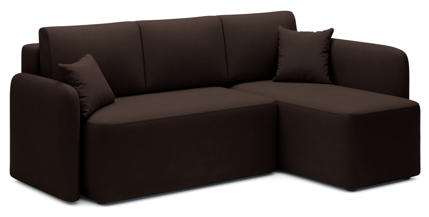 Ciemnobrązowy narożnik tapicerowany z szezlongiem po lewej stronie i poduszkami – elegancka sofa do salonu