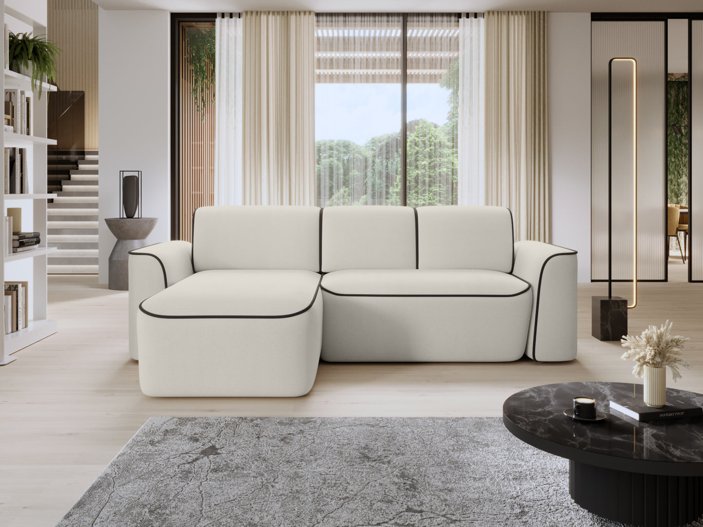 Narożnik Ume Amore 01 jasnobeżowy z lamówką Velvetmat 22 brązową w prawym układzie, ustawiony w jasnym salonie przy dużym oknie.