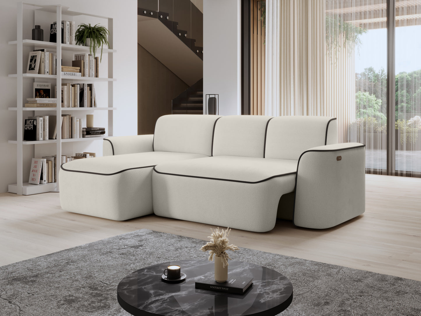 Narożnik Ume Amore 01 jasnobeżowy z brązową lamówką Velvetmat 22 w prawym układzie, w aranżacji salonowej z regałem książek i lampą stojącą.