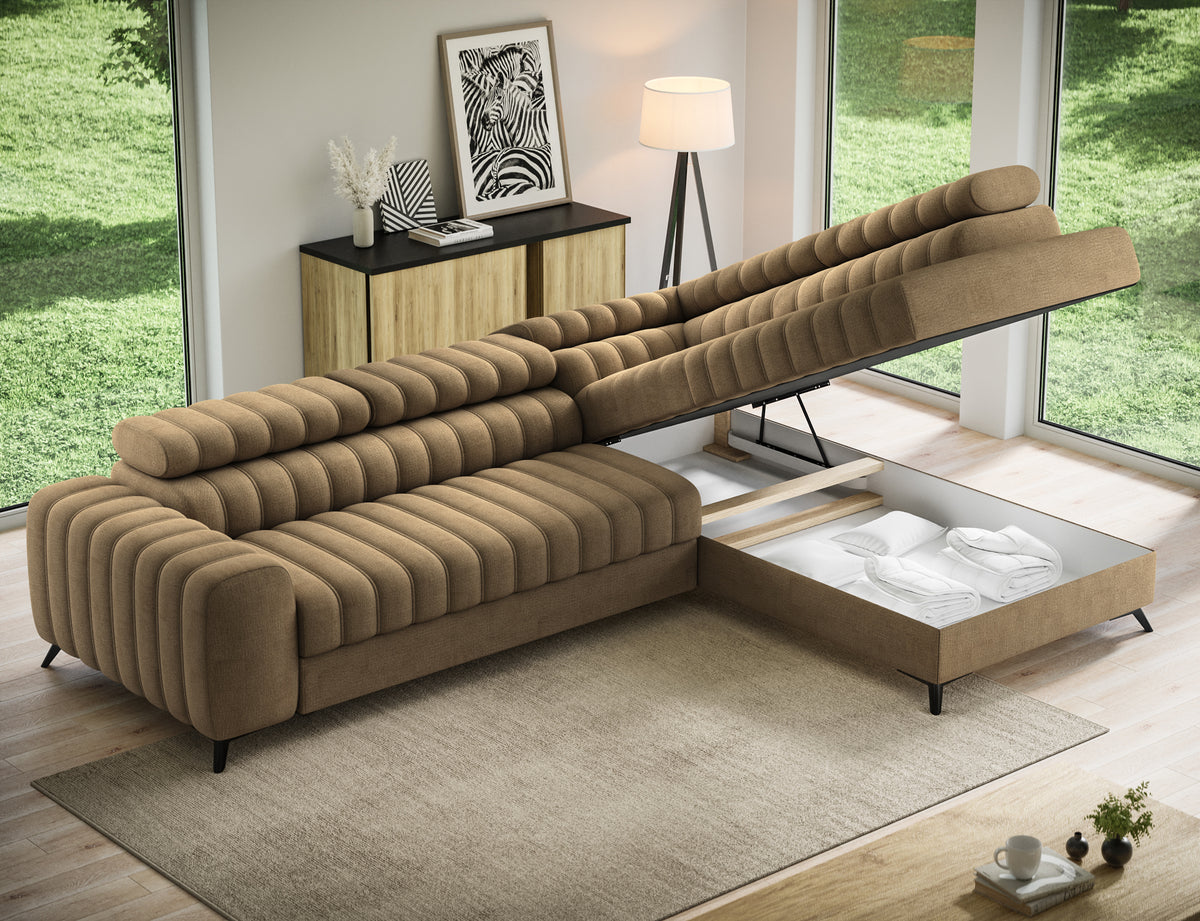 Narożnik Kanedo prawy ciemne cappuccino z otwartym pojemnikiem na pościel pod szezlongiem, pokazanym z góry w jasnej aranżacji salonu