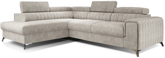 Narożnik Laurence w układzie lewym, tapicerowany tkaniną Dora 21 beżowy, z regulowanymi zagłówkami i nowoczesnymi metalowymi nogami.