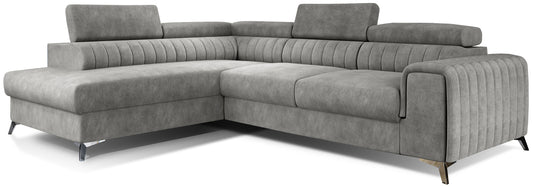 Narożnik Laurence w układzie lewym, tapicerowany tkaniną Dora 90 jasnoszary, z regulowanymi zagłówkami i metalowymi nogami.