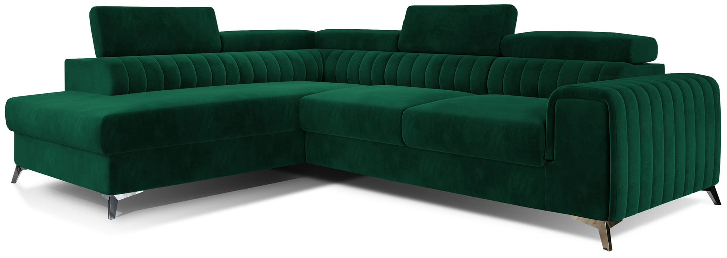 Narożnik Laurence w układzie lewym, tapicerowany tkaniną Kronos 19 zielony, z regulowanymi zagłówkami i metalowymi nogami.