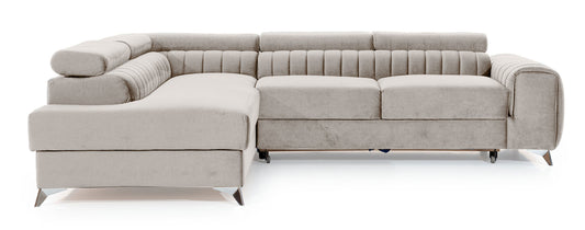 Narożnik Laurence w układzie lewym, tapicerowany tkaniną Paros 02 beżowy, z regulowanymi zagłówkami i metalowymi nogami.