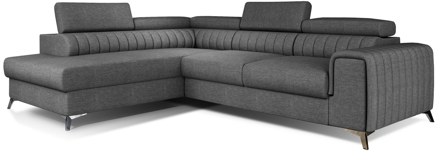 Narożnik Laurence w układzie lewym, tapicerowany tkaniną Sawana 05 ciemnoszary, z regulowanymi zagłówkami i eleganckimi metalowymi nogami.