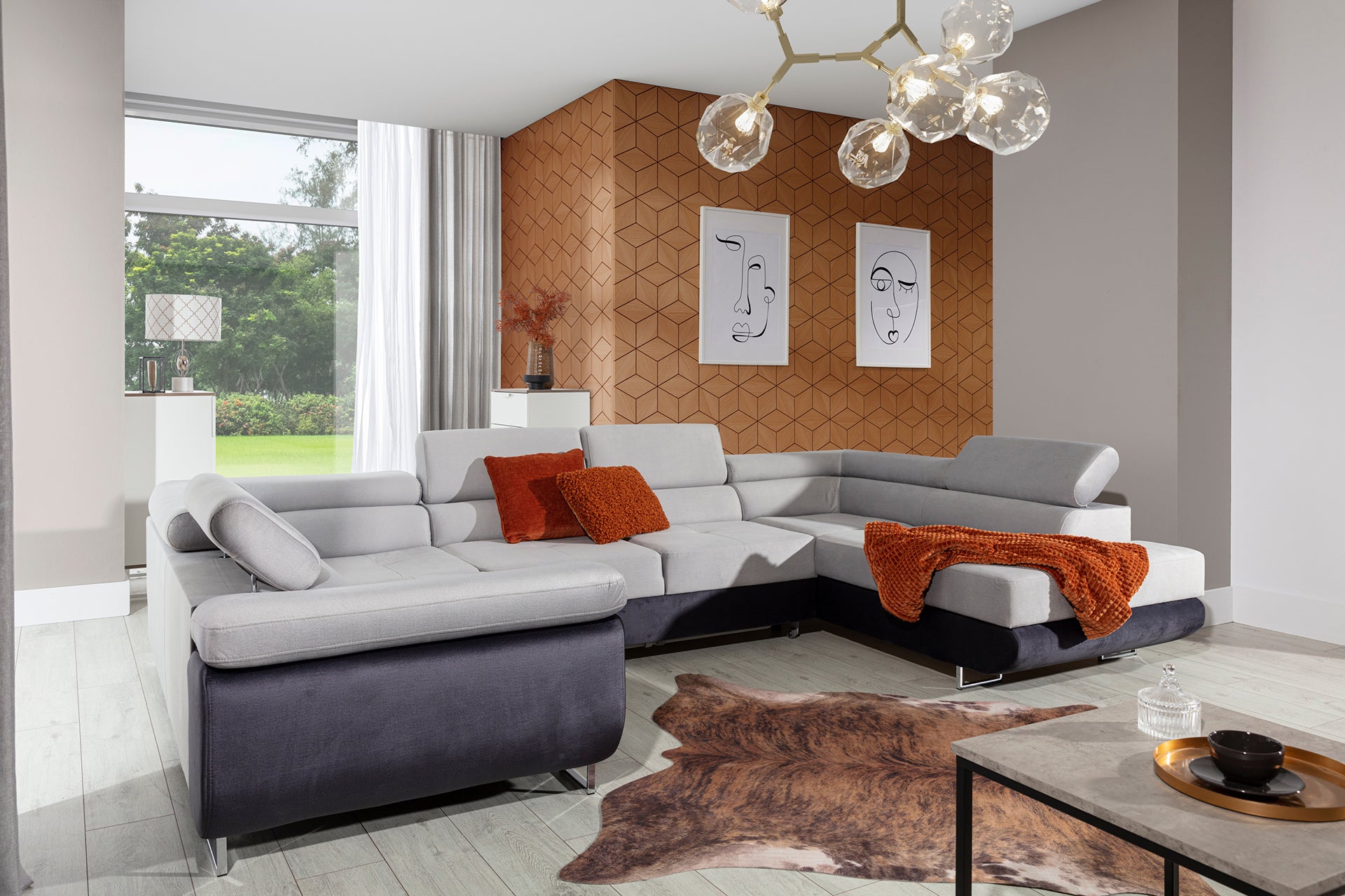 Narożnik Letto w tkaninie Monolith 84 i 97 w nowoczesnym, jasnym salonie