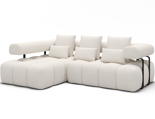 Nowoczesny narożnik Levvi lewy w białej tkaninie Jaffray 01 z szerokimi podłokietnikami i miękkimi poduszkami w eleganckim wnętrzu.