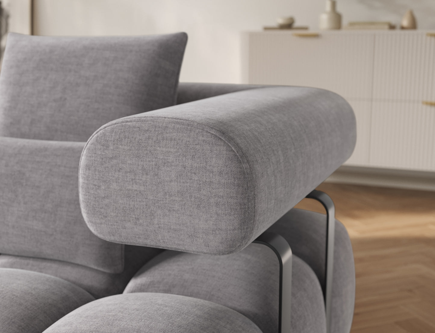 Detal podłokietnika narożnika Levvi ELTAP w jasnoszarym welurze easy clean, miękka tapicerka i metalowe czarne nóżki