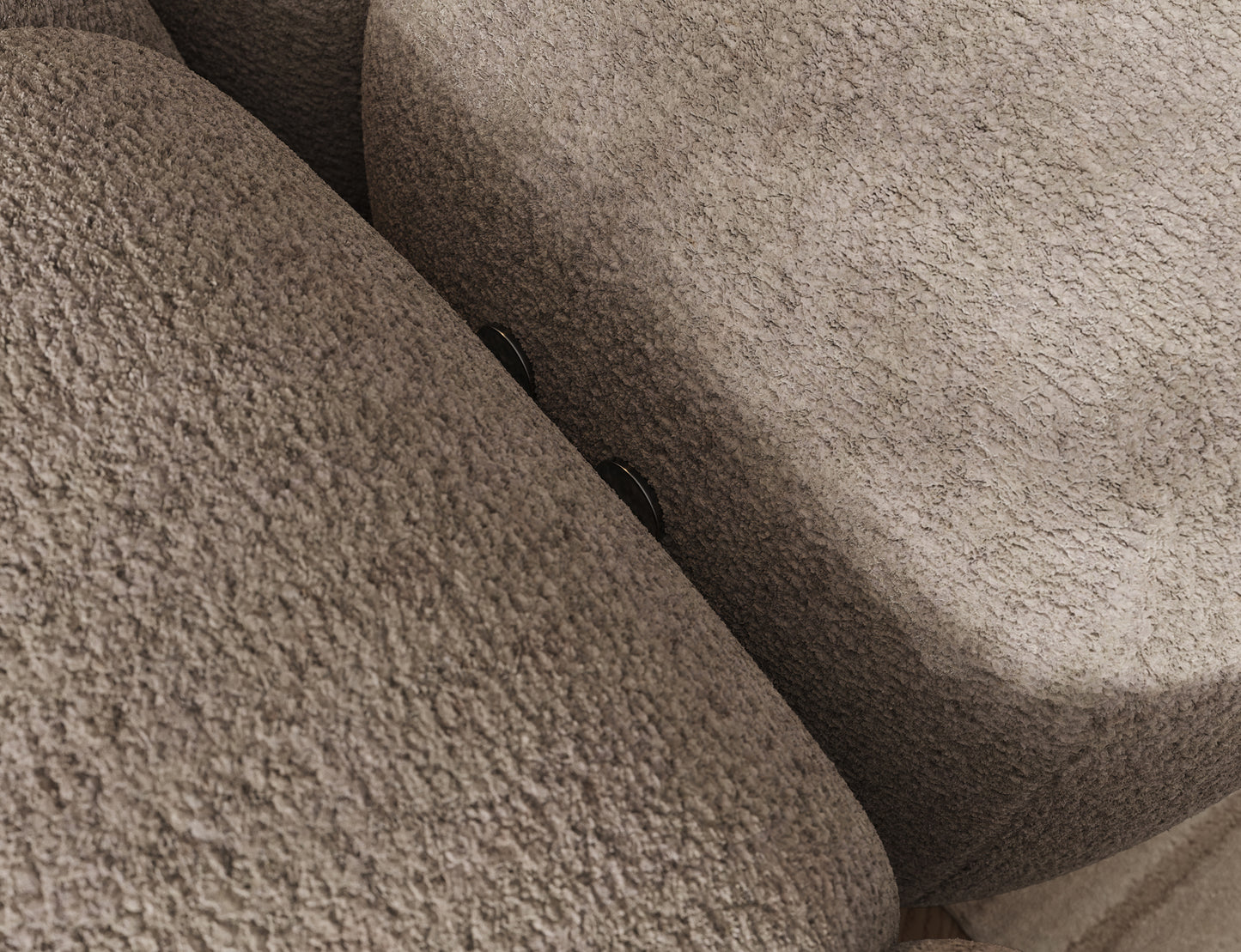 Narożnik Levvi lewy Royal 18 jasnobeżowy miękka boucle, detal przycisków sterujących funkcją Relax dyskretnie wkomponowanych w siedzisko.