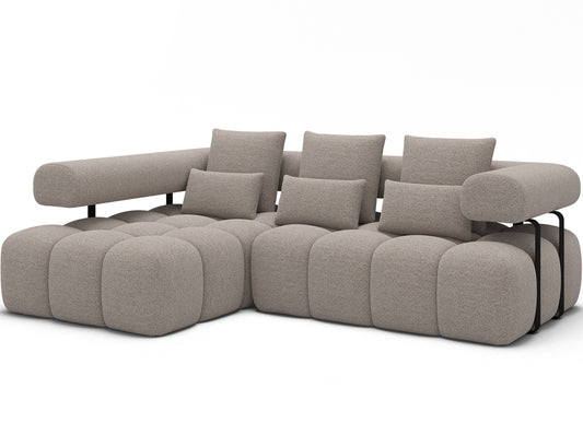 Narożnik Levvi lewy Royal 18 jasnobeżowy miękka boucle, widok pod skosem, nowoczesna bryła z poduszkami i czarnymi nogami.