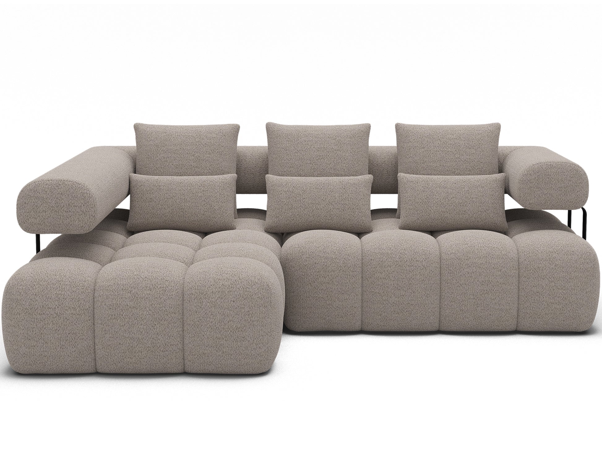 Narożnik Levvi lewy Royal 18 jasnobeżowy miękka boucle, frontowy kadr z poduszkami dekoracyjnymi, nowoczesny styl salonowy.