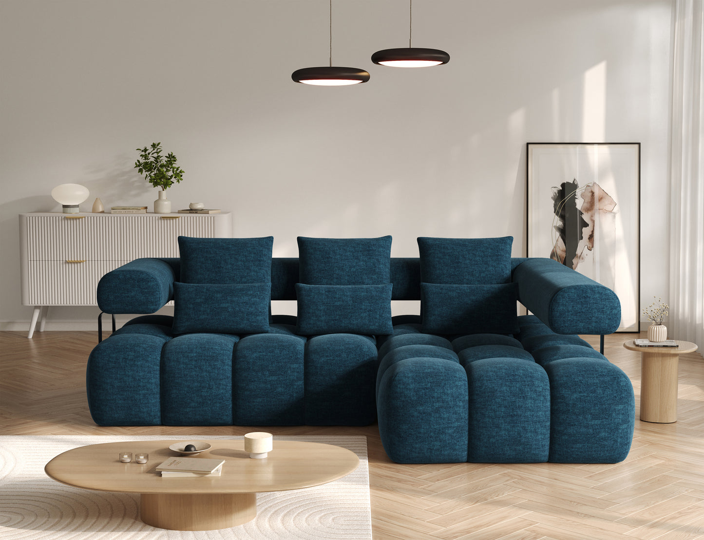 Narożnik Levvi prawy w tkaninie Manhattan 40, granatowy odcień, stylowy układ siedzisk z poduszkami, funkcjonalny i elegancki.