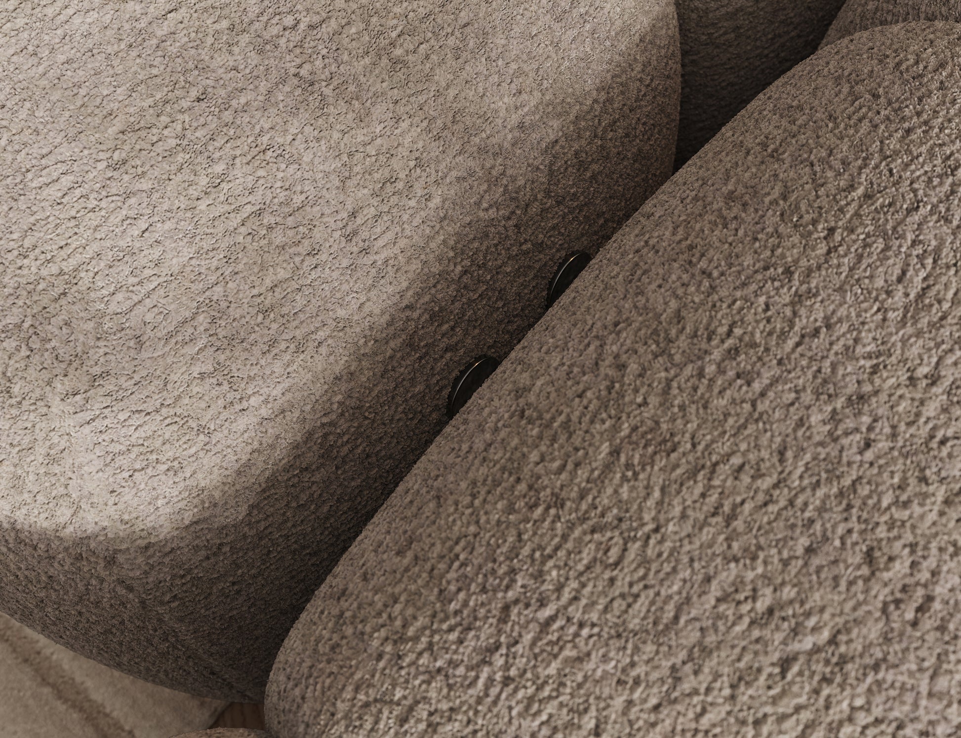 Zbliżenie na przyciski sterujące funkcją Relax narożnika Levvi prawy ELTAP, miękka jasnobeżowa tkanina boucle, nowoczesny detal