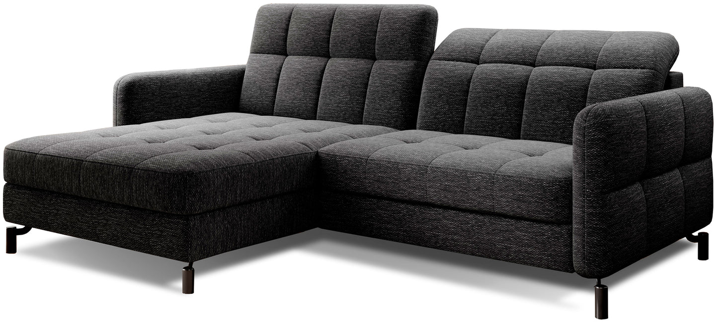 Narożnik Lorelle w kolorze Berlin 02 czarny, układ lewy, widok studyjny na białym tle, tapicerowany tkaniną o drobnej teksturze, z pikowanym siedziskiem i oparciem.