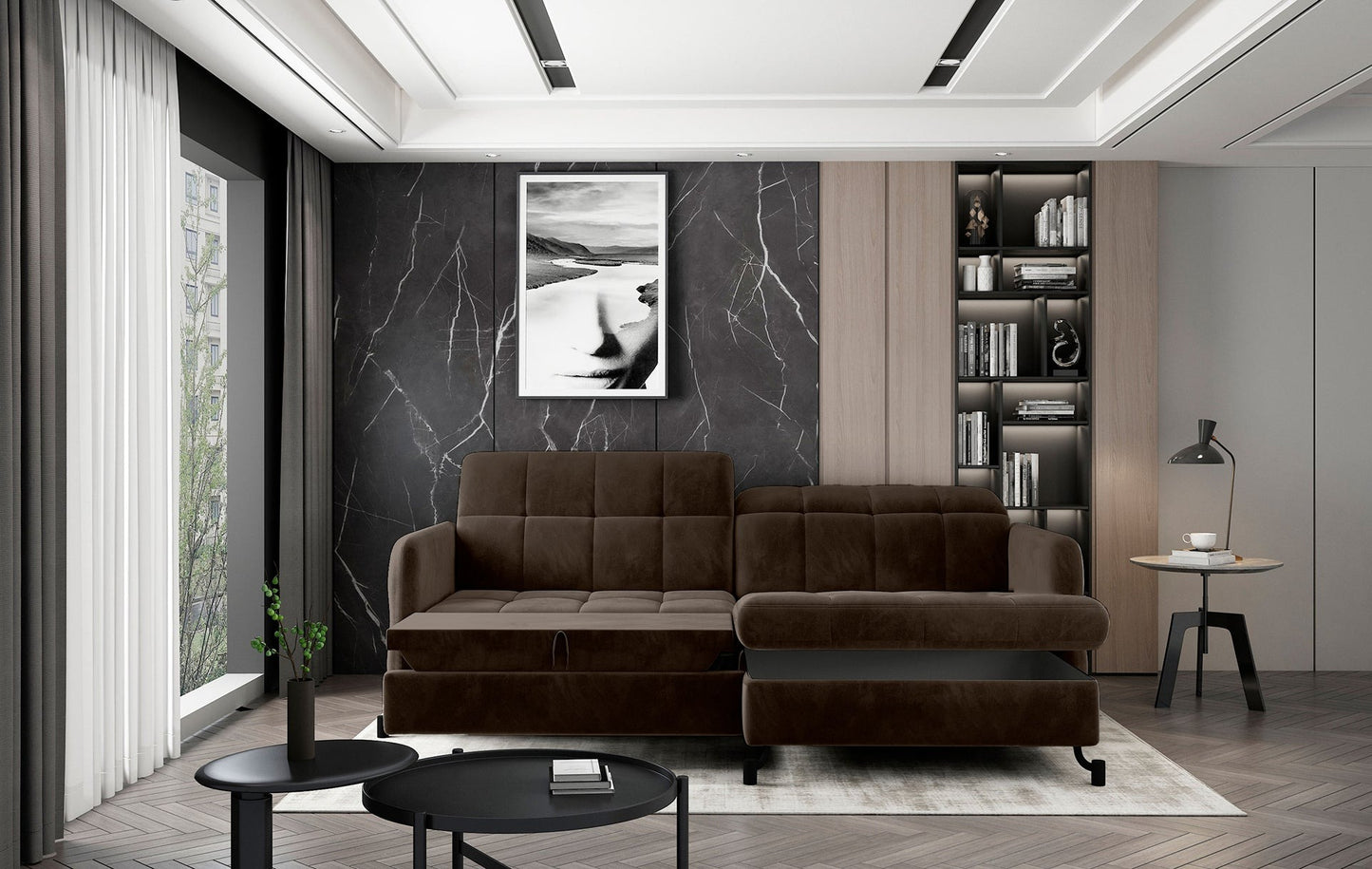 Narożnik Lorelle w kolorze Monolith 29 brązowy, układ prawy, zaprezentowany w eleganckim wnętrzu z czarną ścianą i biblioteczką.