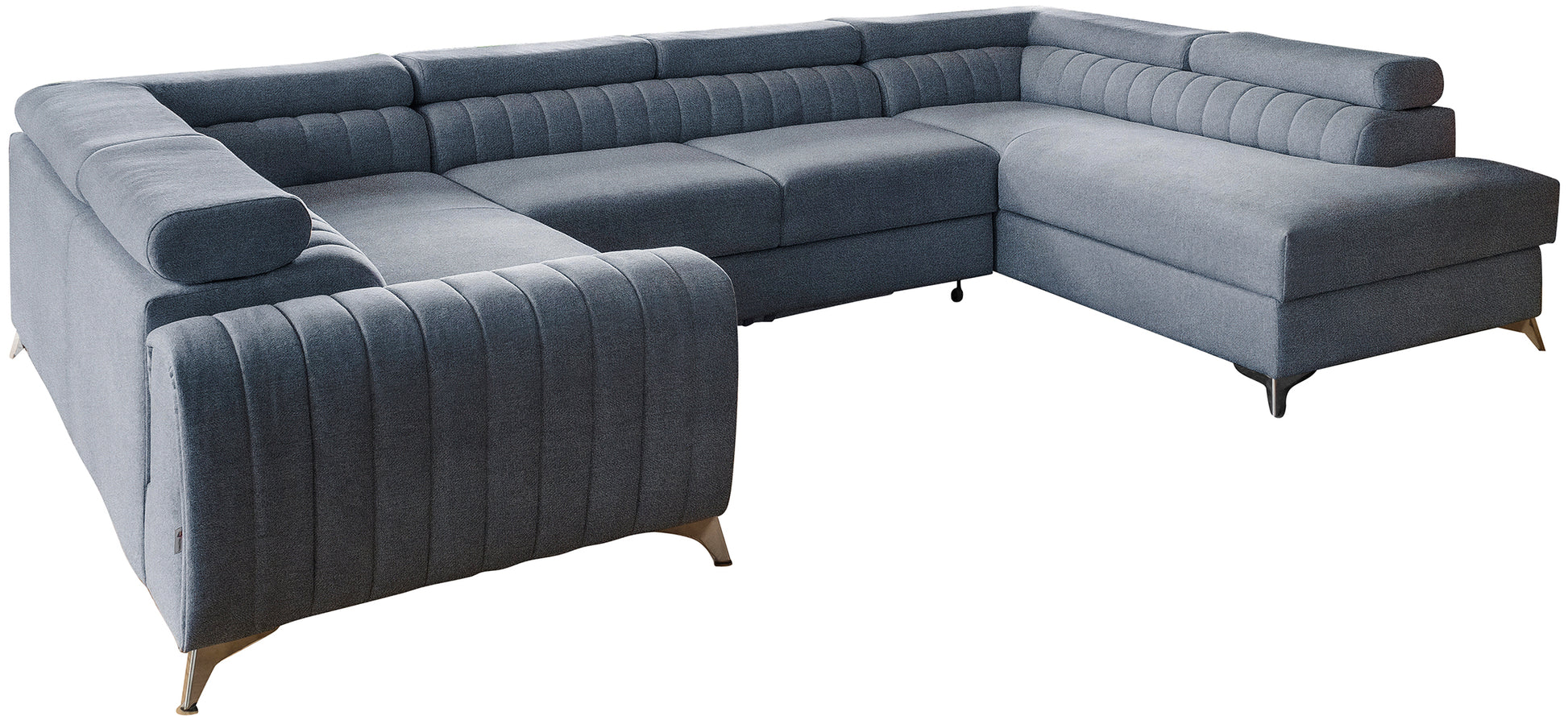 Narożnik Louis w kolorze Nube 40 ciemny błękit królewski w układzie prawym, elegancka sofa modułowa z wysokimi metalowymi nogami, widok frontalny na białym tle.