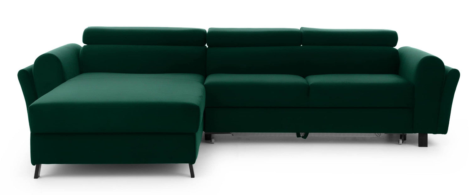 Zielony narożnik Mariall lewy w tkaninie Kronos 19 to nowoczesna sofa do salonu z wygodnym szezlongiem i dużą powierzchnią wypoczynkową, idealna dla rodzin szukających stylowego i komfortowego mebla.