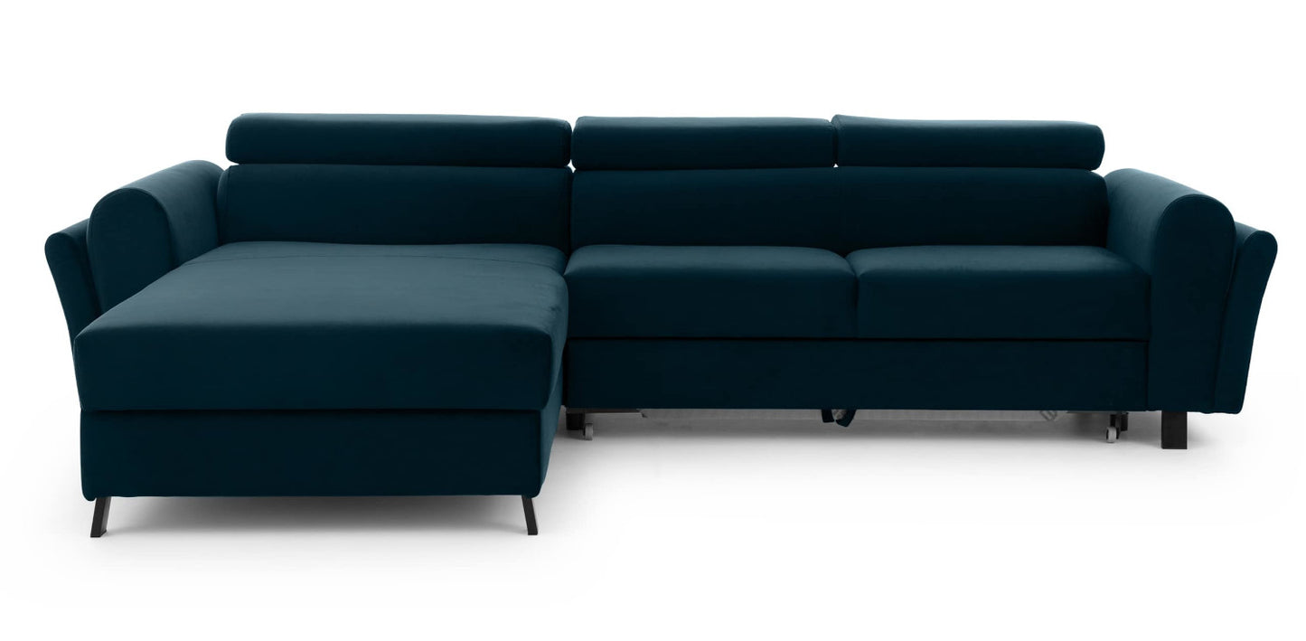Niebieski narożnik Mariall lewy w tkaninie Monolith 77 to nowoczesna sofa do salonu z wygodnym szezlongiem i dużą powierzchnią wypoczynkową, idealna dla rodzin szukających stylowego i komfortowego mebla.