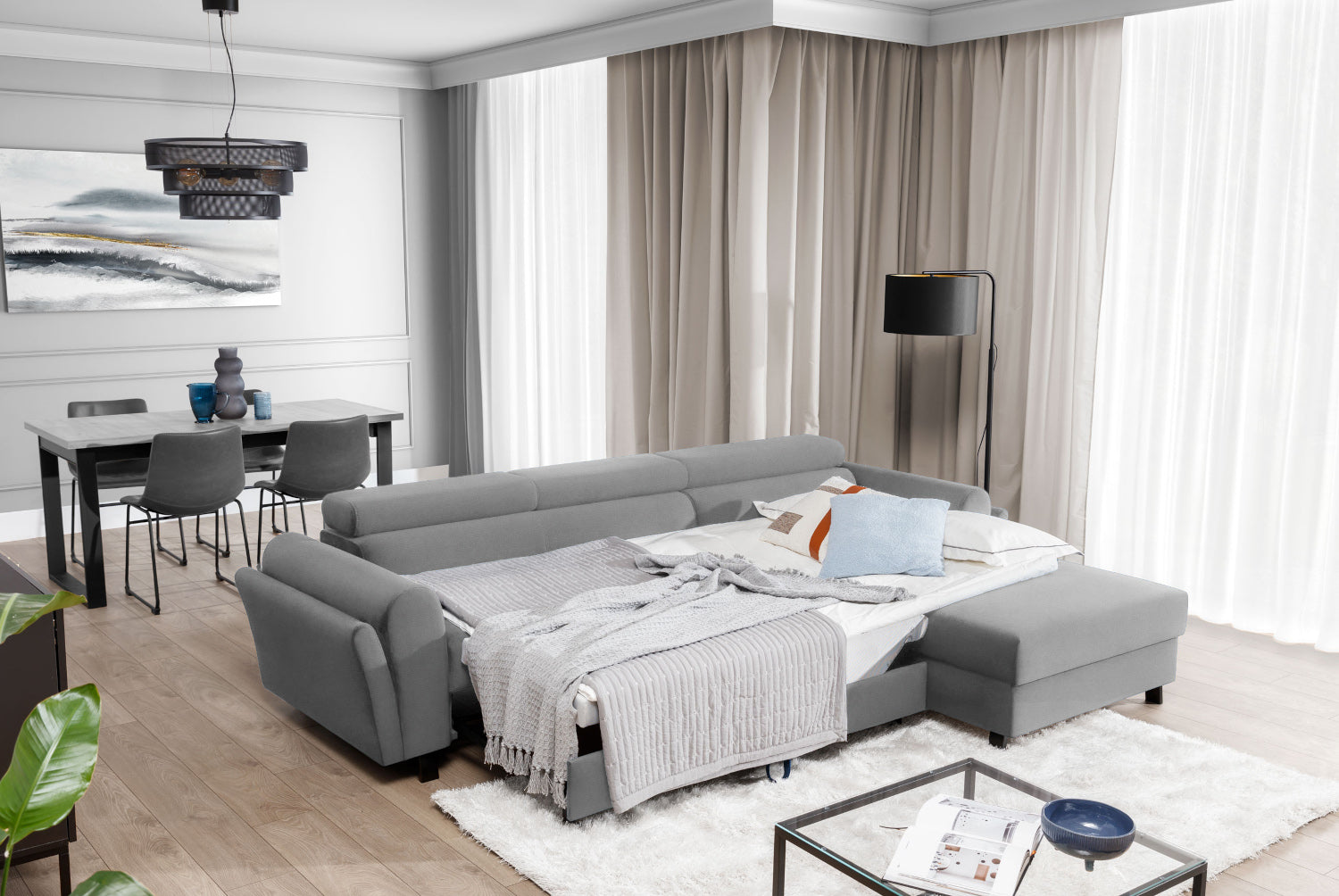 Jasnoszary narożnik Mariall Paros 05 w wersji prawostronnej z funkcją spania, rozkładana sofa narożna w jasnym salonie, oferująca dużą powierzchnię do snu i komfortowe miejsce do codziennego relaksu dla całej rodziny
