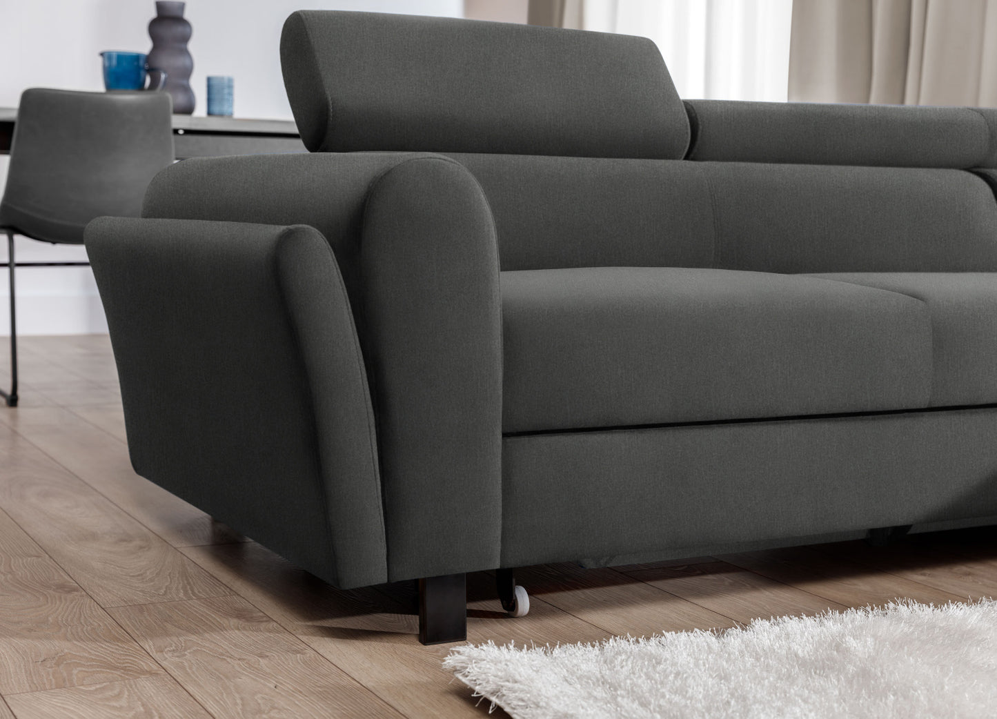 Narożnik Mariall Sawana 21 szary prawy z funkcją spania w aranżacji salonu, rozkładana sofa narożna z dużą powierzchnią do spania, idealna do codziennego relaksu, przyjmowania gości i komfortowego wypoczynku