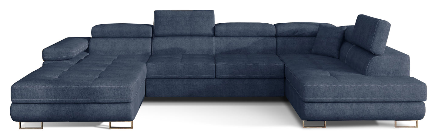 Narożnik Rodrigo w układzie prawym, tapicerowany w tkaninie Omega 86 jasnoniebieski, widok frontalny na białym tle.