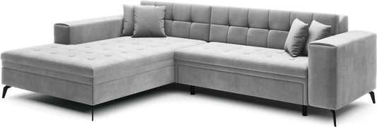 Jasnoszary narożnik Solange lewy w tkaninie Monolith 84 to nowoczesna sofa do salonu z pikowanym siedziskiem i miękkimi poduszkami, która zapewnia komfort i optycznie rozjaśnia wnętrze.