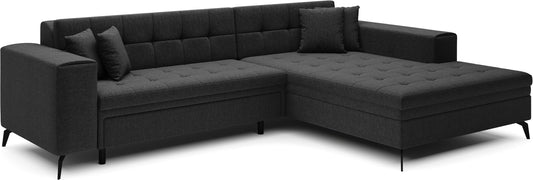 Czarny narożnik Solange prawy w tkaninie Sawana 14 to nowoczesna sofa do salonu z pikowanym siedziskiem i miękkimi poduszkami, która zapewnia komfort oraz elegancki, ponadczasowy wygląd wnętrza.