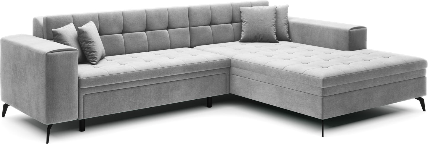 Jasnoszary narożnik Solange prawy w tkaninie Monolith 84 to nowoczesna sofa do salonu z pikowanym siedziskiem i miękkimi poduszkami, która zapewnia komfort i rozjaśnia wnętrze.
