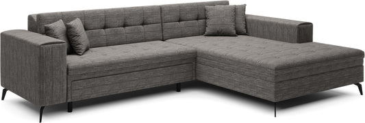 Szary narożnik Solange prawy w tkaninie Berlin 01 to nowoczesna sofa do salonu z pikowanym siedziskiem i miękkimi poduszkami, która zapewnia komfort oraz ponadczasowy wygląd wnętrza.