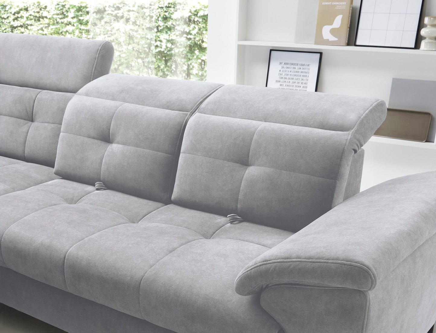 Narożnik Inferne Aura 04 szary w układzie lewym rozłożony jako spanie, z pościelą i poduszkami na białym tle.