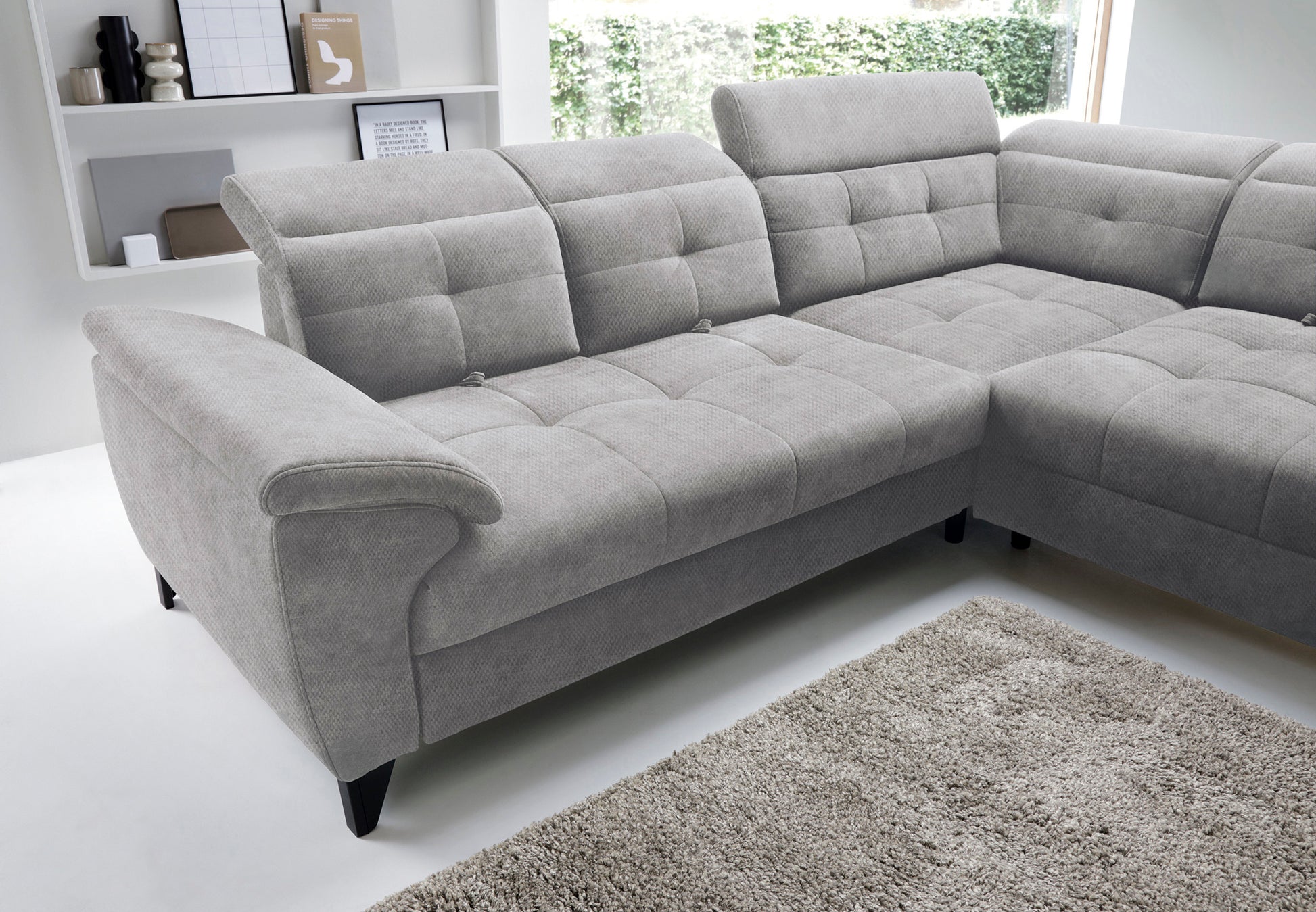 Widok na trzy ustawienia zagłówków narożnika Inferne Raquel 20 szary w układzie prawym.