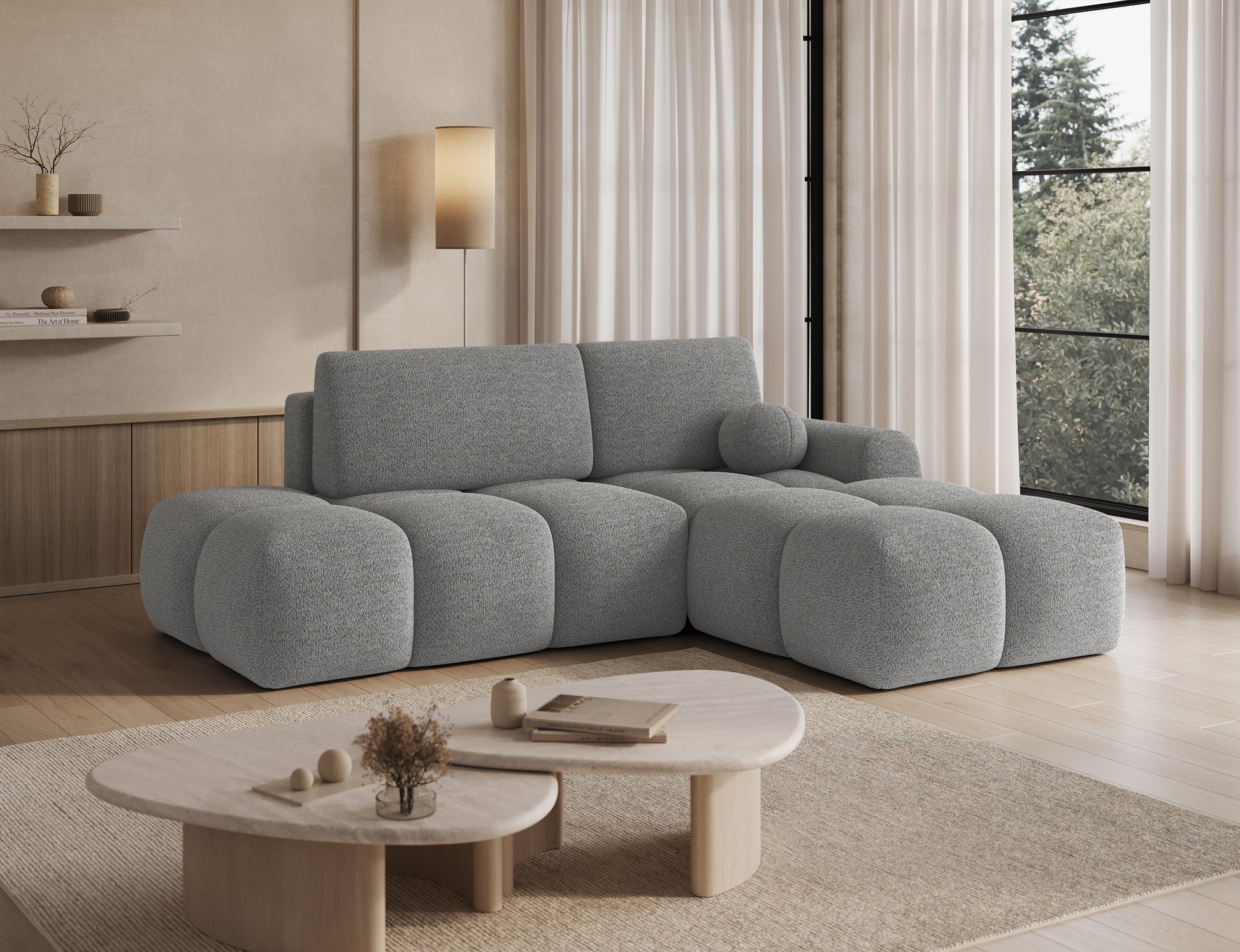 Designerski narożnik Vittario prawy w odcieniu Royal 04 jasny stalowy, prezentowany w aranżacji salonu w stylu premium z modułową konstrukcją.