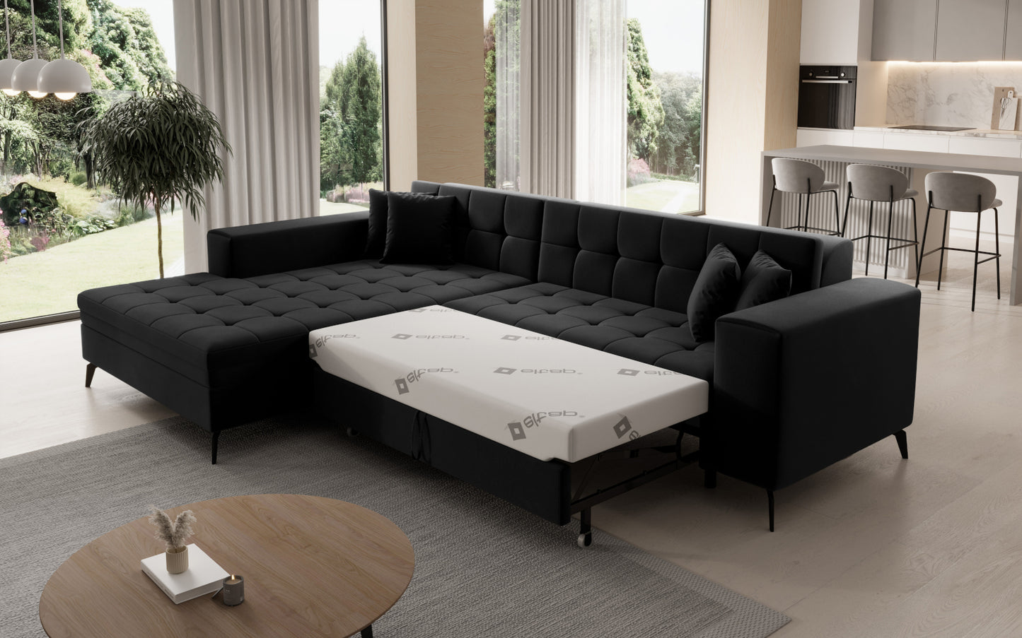 Stylowy czarny narożnik Solange lewy Matt Velvet 99 z miękkim siedziskiem i poduszkami to funkcjonalne rozwiązanie do salonu, które łączy elegancję z wygodą użytkowania w codziennym życiu.