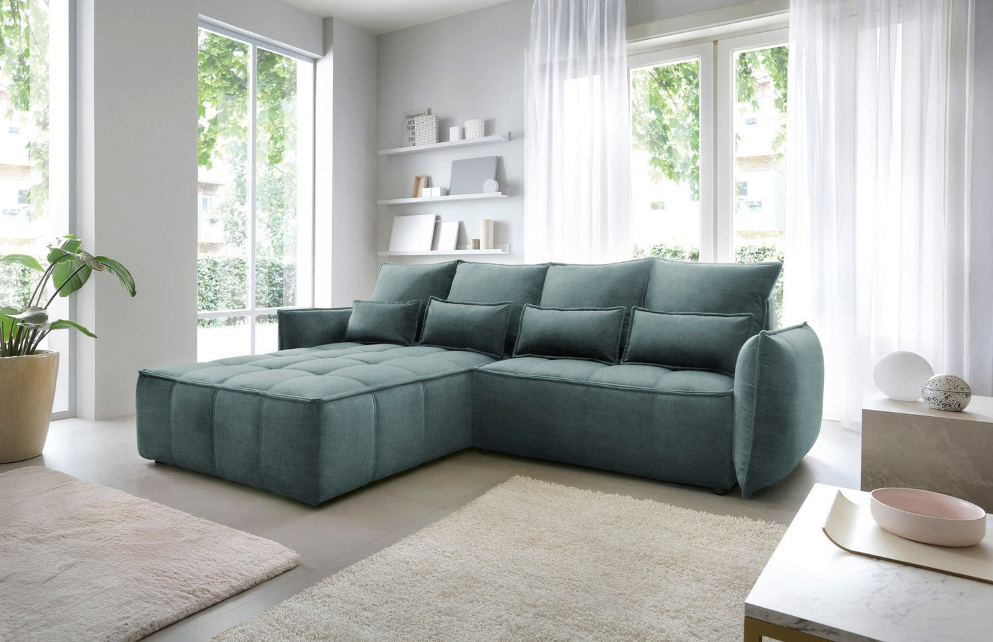 Narożnik Campo Manhattan 38 zielony w układzie lewym rozłożony na łóżko, z pikowanym materacem i opuszczonym oparciem modułu.