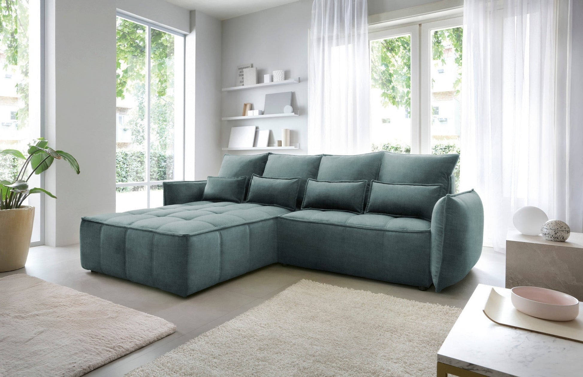 Narożnik Campo Manhattan 38 zielony w układzie lewym rozłożony na łóżko, z pikowanym materacem i opuszczonym oparciem modułu.