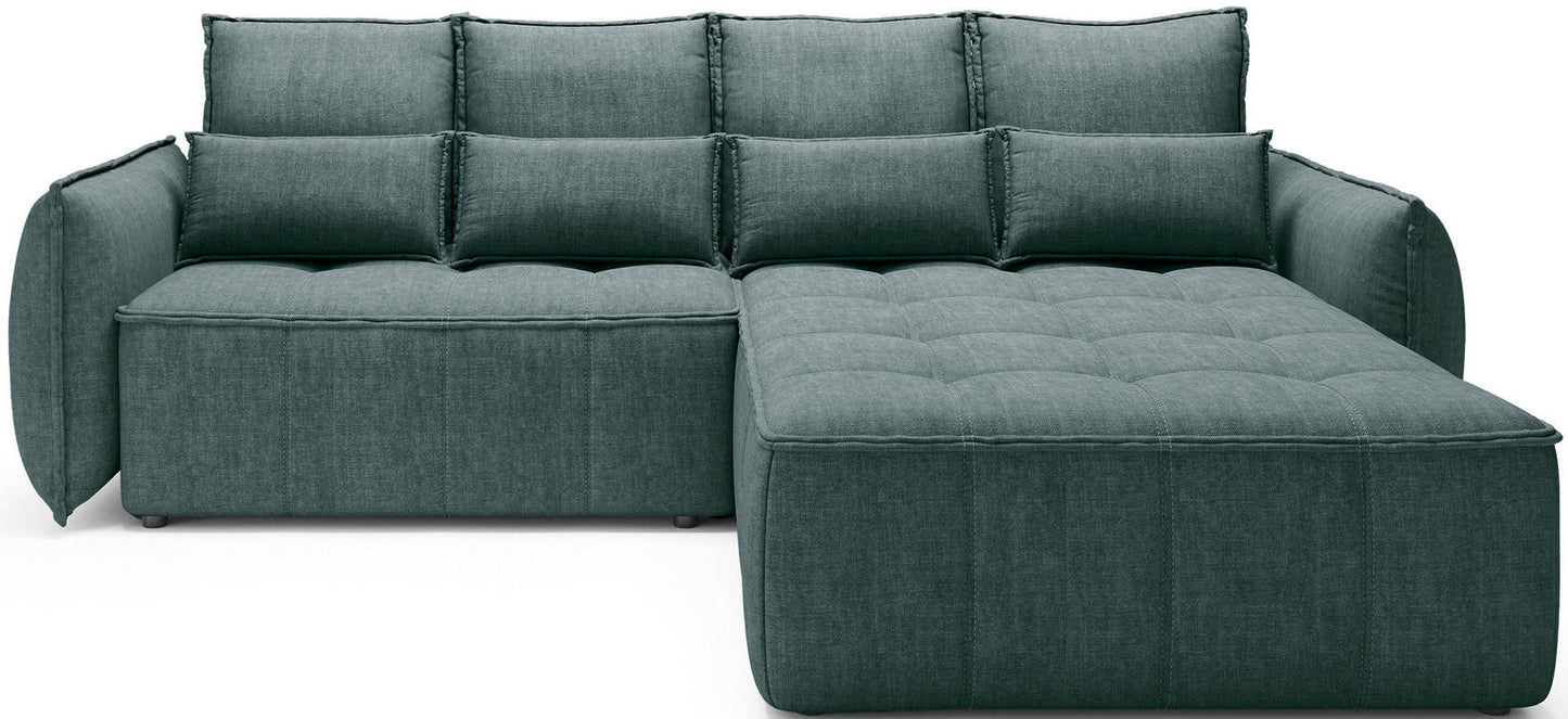 Narożnik Campo w układzie prawym obity tkaniną Manhattan 38 zielony, widok z przodu na białym tle z pikowanym szezlongiem po prawej stronie.