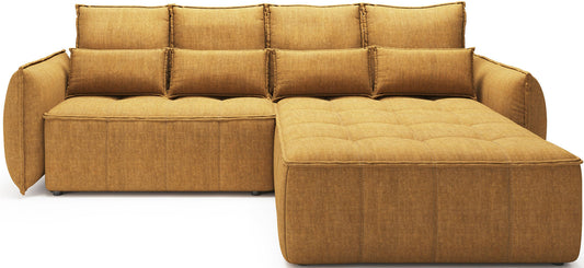 Narożnik Campo w układzie prawym, tapicerka Manhattan 45 w odcieniu żółtym, widok z przodu na czystym, białym tle.