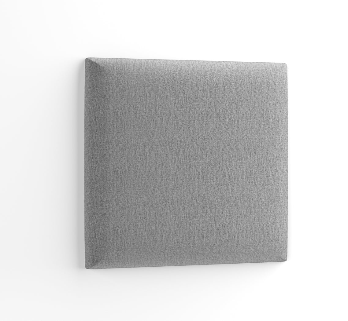 Kwadratowy panel tapicerowany Quadratta I Monolith 84 w jasnoszarym kolorze, ujęcie pod lekkim kątem na białym tle eksponujące miękką, lekko melange’ową fakturę tkaniny.