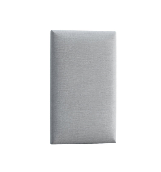 Prostokątny panel tapicerowany Quadratta III Monolith 63 w pastelowym różowym odcieniu, ukazany ukośnie na białym tle, eksponujący miękką, delikatnie melanżową fakturę tkaniny.