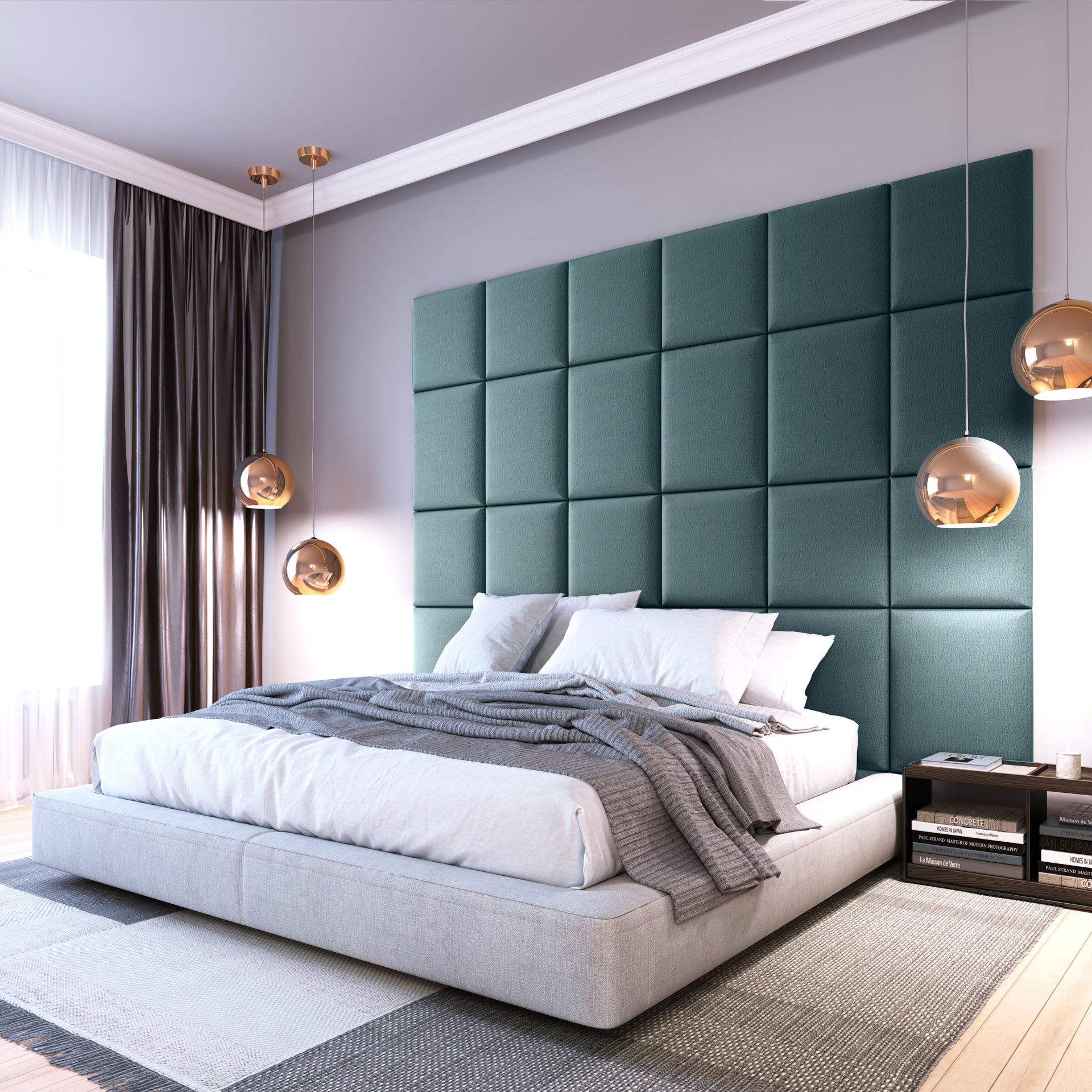 Nowoczesna sypialnia z dużym zagłówkiem wykładanym prostokątnymi panelami Quadratta IV Monolith 76 w jasnoniebieskim kolorze za niskim łóżkiem, udekorowana wiszącymi kulistymi lampami i szarą pościelą.