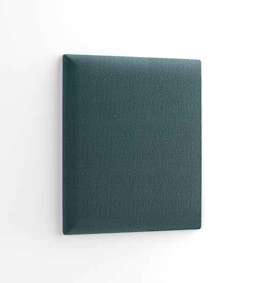 Prostokątny panel tapicerowany Quadratta IV Monolith 76 w jasnoniebieskim odcieniu, ujęty ukośnie na białym tle, eksponujący miękką, subtelnie melanżową fakturę tkaniny.