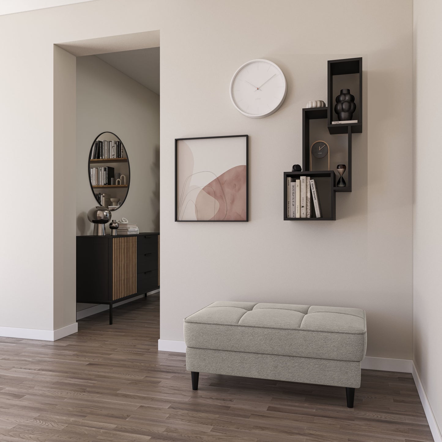 Aranżacja przedpokoju z czarną półką ścienną ModulBox i szarą pufą tapicerowaną na drewnianej podłodze.