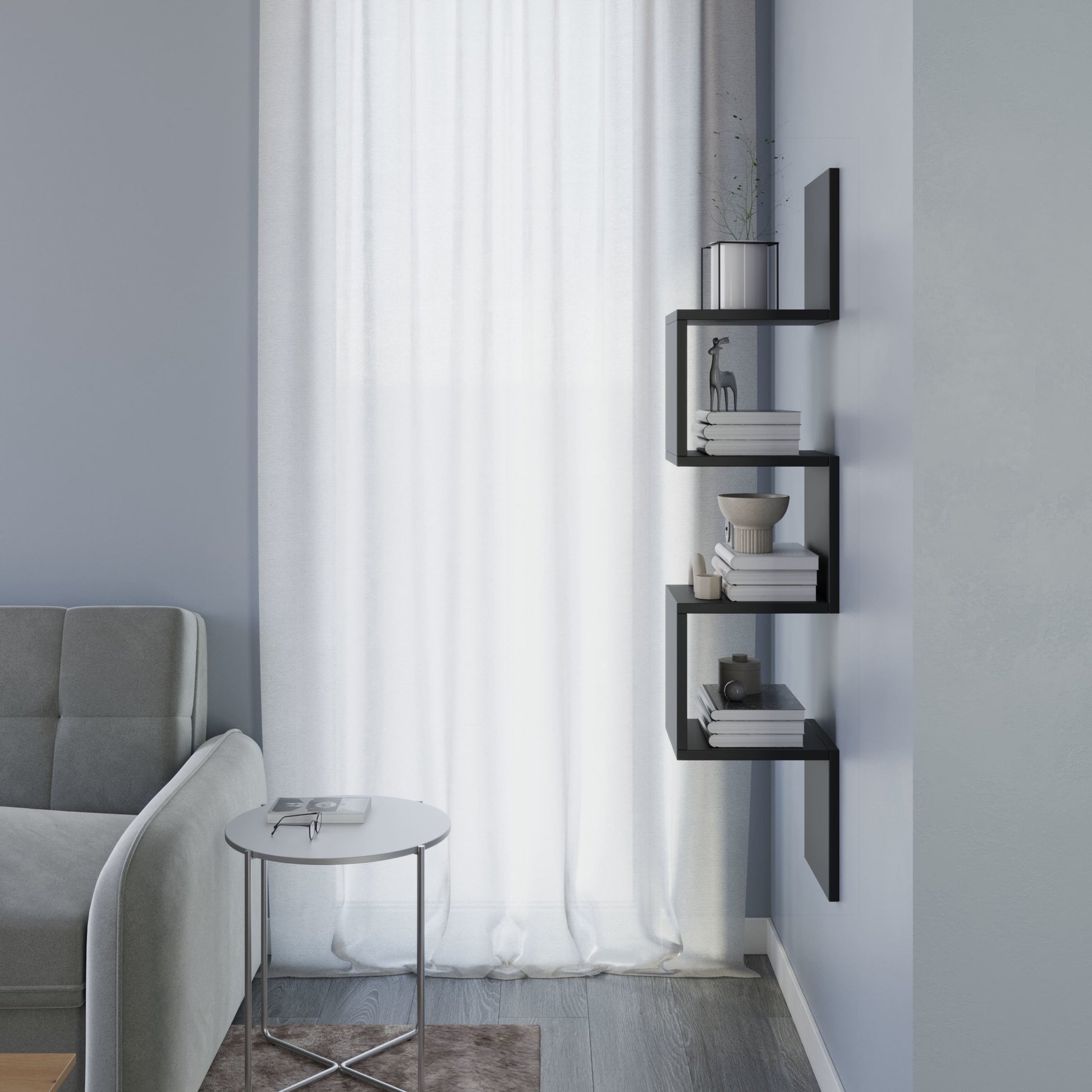 Rozświetlony kąt pokoju dziennego z czarną półką Sunpedo ustawioną przy dużym oknie, obok stolika kawowego i rośliny doniczkowej.