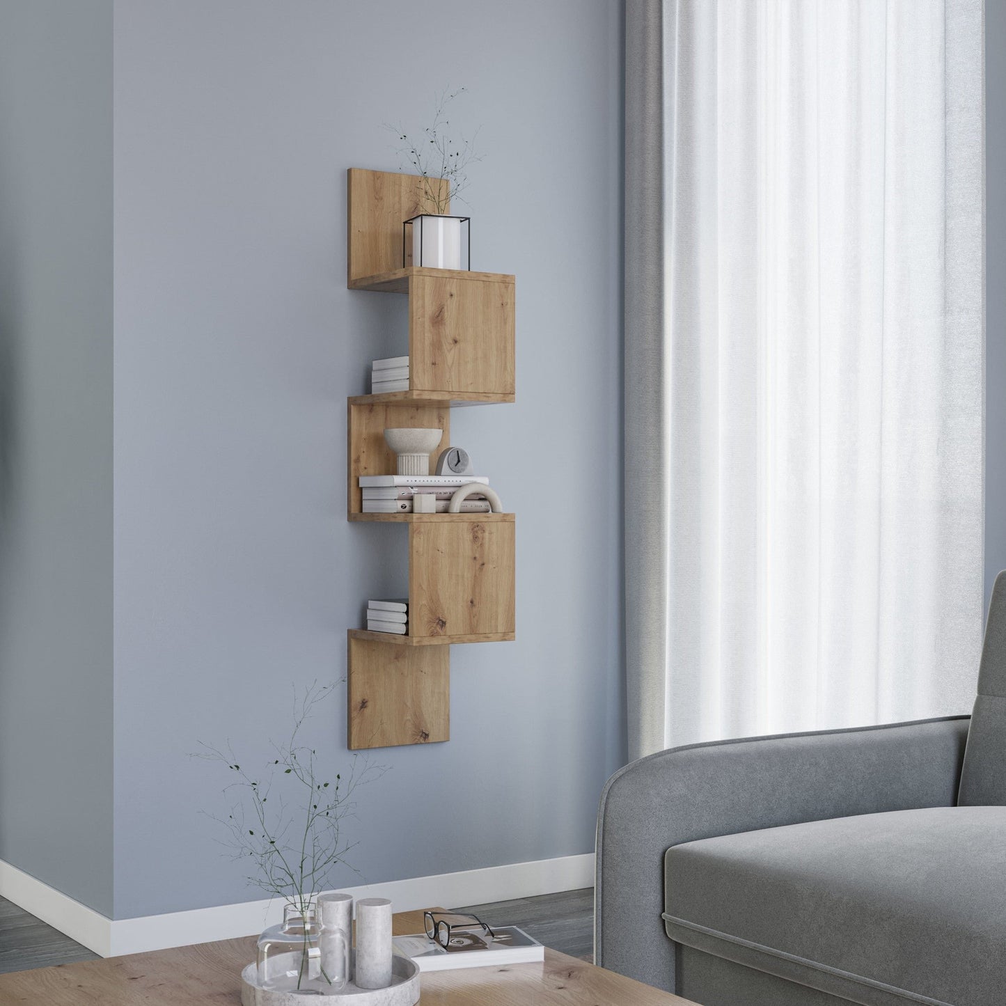 Nowoczesny salon z szarą sofą i okrągłym stolikiem kawowym, obok którego stoi pionowa półka Sunpedo dąb artisan przy dużym oknie.