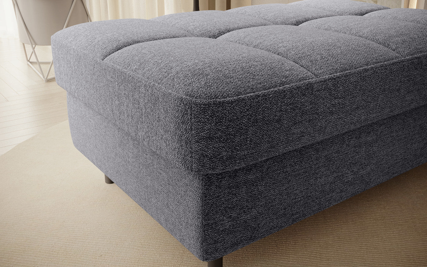 Pufa do siedzenia, prostokątna, szara z przeszyciami.