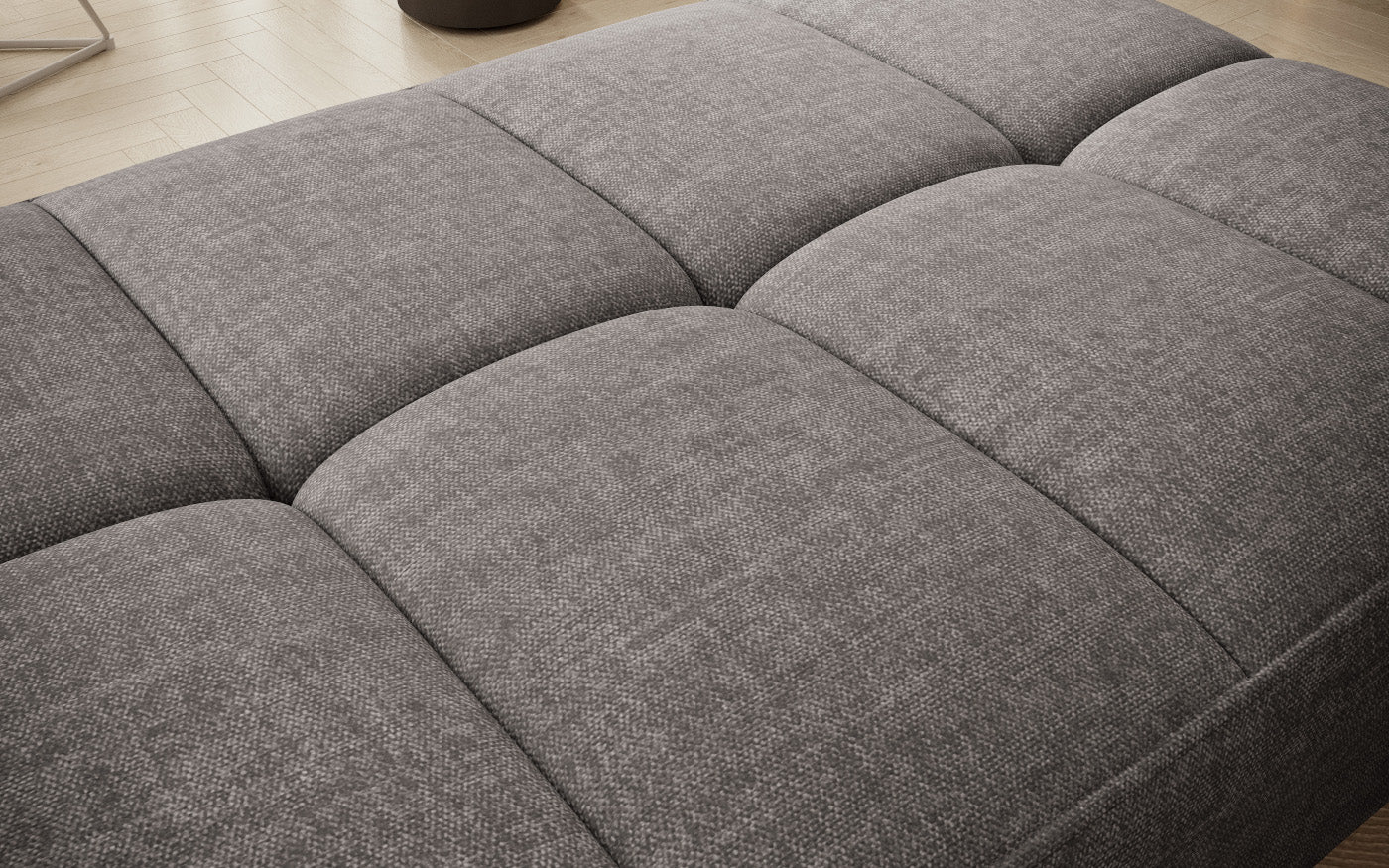 Pufa do siedzenia, prostokątna, szara z przeszyciami.