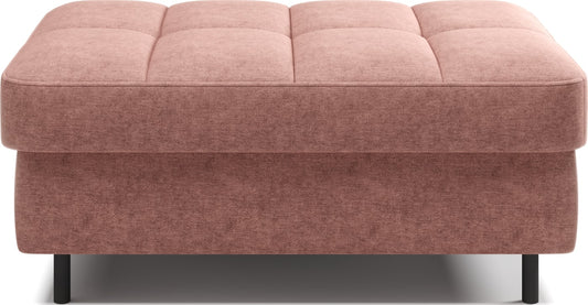 Pufa na białym tle, prostokątna, jasnoróżowa z przeszyciami.