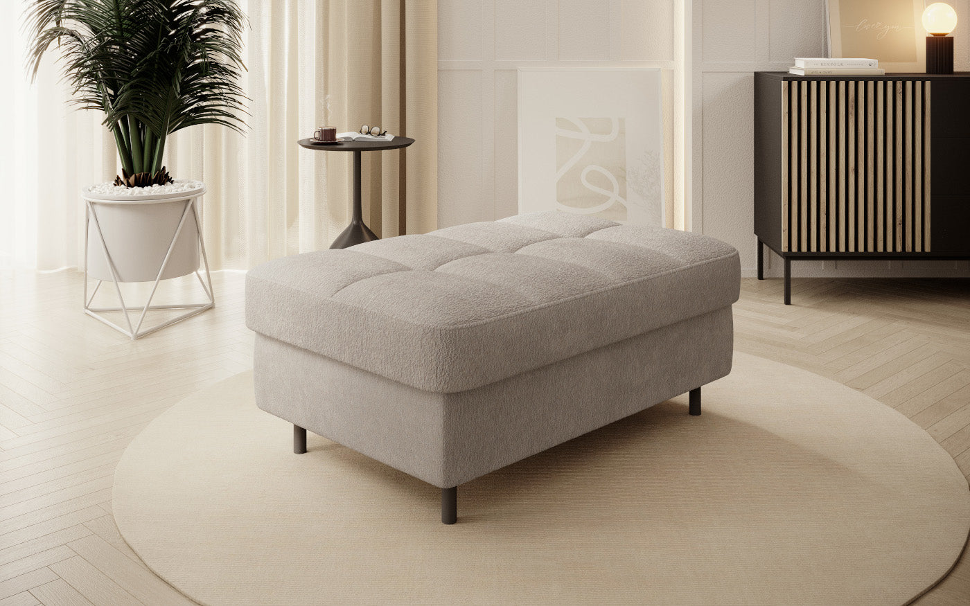 Pufa do siedzenia, prostokątna, jasnobeżowa z przeszyciami.