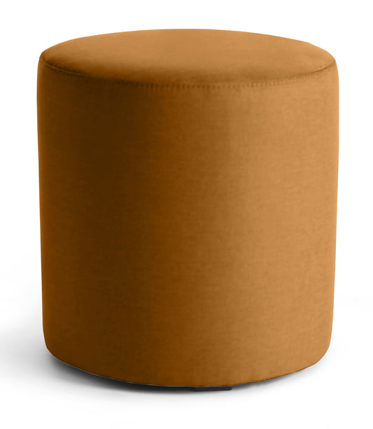 Żółta pufa Linsy Monolith 48 w kształcie niskiego cylindra, obita gładką tkaniną, ustawiona na białym tle.